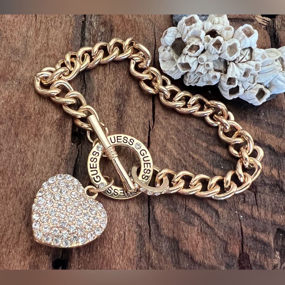 Like New GUESS Heart Locket Charm Bracelet Gold Tone  Chain Link Toggle 8”